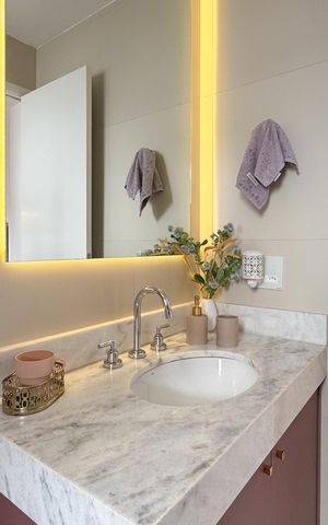 Apartamento à venda com 95m², 2 quartos e 2 vagas Apartamento à venda com 95m², 2 quartos e 2 vagasBanheiro da Suíte 1