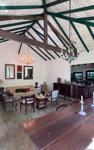 Casa de condomínio à venda com 135m², 2 quartos e 4 vagas Casa de condomínio à venda com 135m², 2 quartos e 4 vagasSala