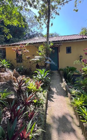 Casa de condomínio à venda com 135m², 2 quartos e 4 vagas Casa de condomínio à venda com 135m², 2 quartos e 4 vagasFachada