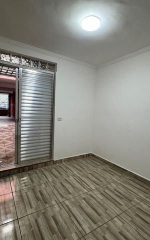 Casa à venda com 165m², 5 quartos e 3 vagas Casa à venda com 165m², 5 quartos e 3 vagasQuarto de serviço