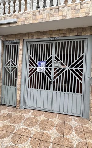Casa à venda com 165m², 5 quartos e 3 vagas Casa à venda com 165m², 5 quartos e 3 vagasFachada