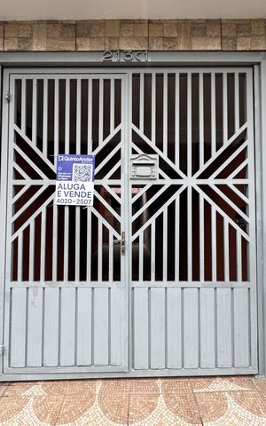 Casa à venda com 165m², 5 quartos e 3 vagas Casa à venda com 165m², 5 quartos e 3 vagasFachada