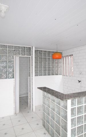Casa à venda com 52m², 2 quartos e 2 vagasSala/Cozinha
