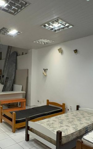 Casa à venda com 320m², 8 quartos e 2 vagas Casa à venda com 320m², 8 quartos e 2 vagasGaragem