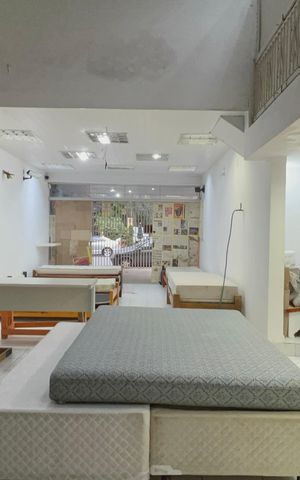 Casa à venda com 320m², 8 quartos e 2 vagas Casa à venda com 320m², 8 quartos e 2 vagasGaragem