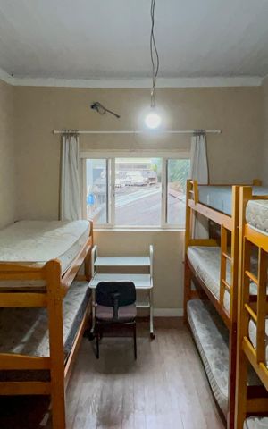 Casa à venda com 320m², 8 quartos e 2 vagas Casa à venda com 320m², 8 quartos e 2 vagasQuarto