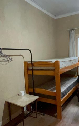 Casa à venda com 320m², 8 quartos e 2 vagas Casa à venda com 320m², 8 quartos e 2 vagasQuarto