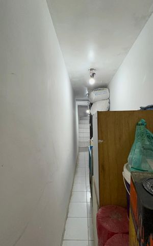 Casa à venda com 320m², 8 quartos e 2 vagas Casa à venda com 320m², 8 quartos e 2 vagasEscada