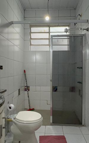 Casa à venda com 320m², 8 quartos e 2 vagas Casa à venda com 320m², 8 quartos e 2 vagasBanheiro Social