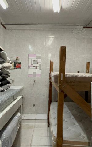 Casa à venda com 320m², 8 quartos e 2 vagas Casa à venda com 320m², 8 quartos e 2 vagasQuarto de Serviço