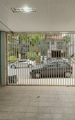 Casa à venda com 320m², 8 quartos e 2 vagas Casa à venda com 320m², 8 quartos e 2 vagasGaragem