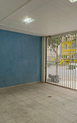 Casa à venda com 320m², 8 quartos e 2 vagas Casa à venda com 320m², 8 quartos e 2 vagasGaragem