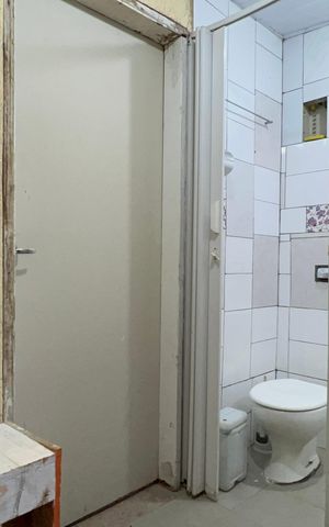 Casa à venda com 320m², 8 quartos e 2 vagas Casa à venda com 320m², 8 quartos e 2 vagasBanheiro de Serviço