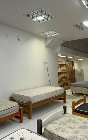 Casa à venda com 320m², 8 quartos e 2 vagas Casa à venda com 320m², 8 quartos e 2 vagasGaragem
