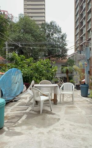 Casa à venda com 320m², 8 quartos e 2 vagas Casa à venda com 320m², 8 quartos e 2 vagasTerraço
