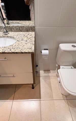 Apartamento à venda com 50m², 2 quartos e 2 vagas Apartamento à venda com 50m², 2 quartos e 2 vagasBanheiro