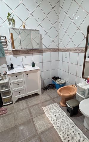 Casa à venda com 166m², 3 quartos e 2 vagas Casa à venda com 166m², 3 quartos e 2 vagasBanheiro Suíte