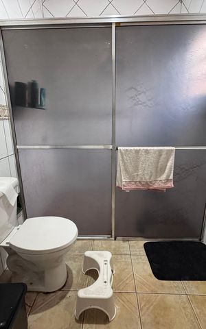 Casa à venda com 166m², 3 quartos e 2 vagas Casa à venda com 166m², 3 quartos e 2 vagasBanheiro