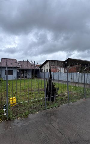 Casa à venda com 166m², 3 quartos e 2 vagas Casa à venda com 166m², 3 quartos e 2 vagasFachada