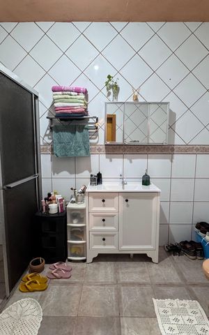 Casa à venda com 166m², 3 quartos e 2 vagas Casa à venda com 166m², 3 quartos e 2 vagasBanheiro Suíte