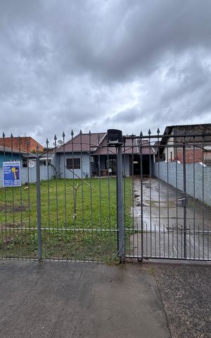 Casa à venda com 166m², 3 quartos e 2 vagas Casa à venda com 166m², 3 quartos e 2 vagasFachada