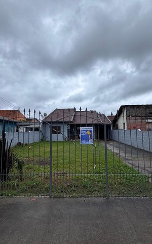 Casa à venda com 166m², 3 quartos e 2 vagas Casa à venda com 166m², 3 quartos e 2 vagasFachada
