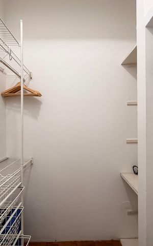 Apartamento à venda com 100m², 2 quartos e sem vaga Apartamento à venda com 100m², 2 quartos e sem vagaCloset da suíte
