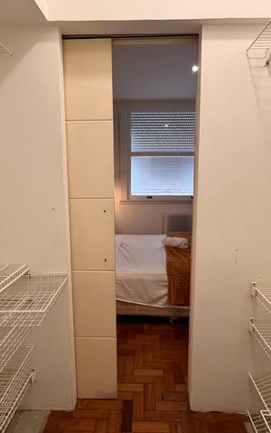 Apartamento à venda com 100m², 2 quartos e sem vaga Apartamento à venda com 100m², 2 quartos e sem vagaCloset da suíte