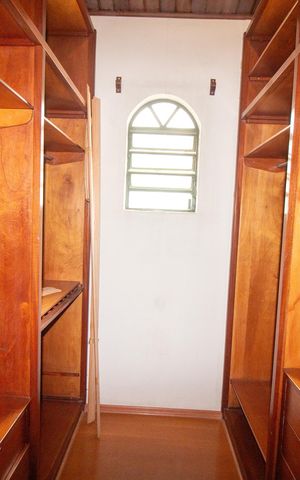 Casa para alugar com 500m², 5 quartos e 4 vagas Casa para alugar com 500m², 5 quartos e 4 vagasCloset da Suíte 1