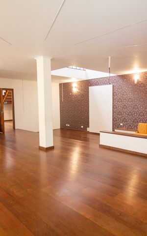 Casa para alugar com 500m², 5 quartos e 4 vagas Casa para alugar com 500m², 5 quartos e 4 vagasSala