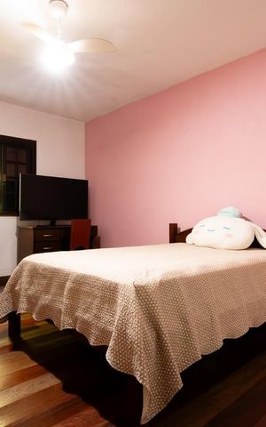 Casa à venda com 391m², 5 quartos e 3 vagas Casa à venda com 391m², 5 quartos e 3 vagasQuarto 2