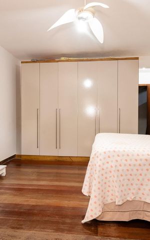 Casa à venda com 391m², 5 quartos e 3 vagas Casa à venda com 391m², 5 quartos e 3 vagasQuarto 5