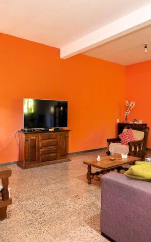 Casa à venda com 391m², 5 quartos e 3 vagas Casa à venda com 391m², 5 quartos e 3 vagasSala 2