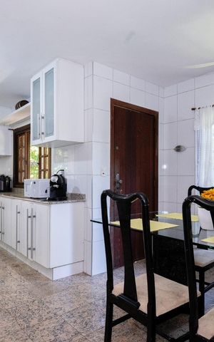 Casa à venda com 391m², 5 quartos e 3 vagas Casa à venda com 391m², 5 quartos e 3 vagasCozinha
