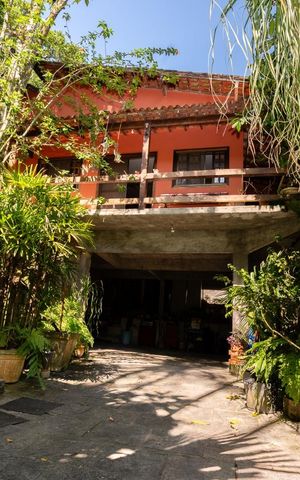Casa à venda com 391m², 5 quartos e 3 vagas Casa à venda com 391m², 5 quartos e 3 vagasÁrea comum