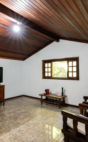 Casa à venda com 391m², 5 quartos e 3 vagas Casa à venda com 391m², 5 quartos e 3 vagasQuarto