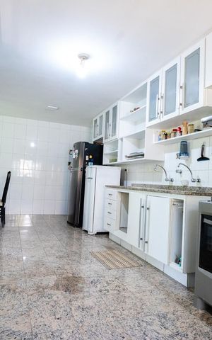 Casa à venda com 391m², 5 quartos e 3 vagas Casa à venda com 391m², 5 quartos e 3 vagasCozinha