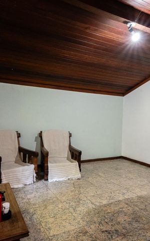 Casa à venda com 391m², 5 quartos e 3 vagas Casa à venda com 391m², 5 quartos e 3 vagasQuarto