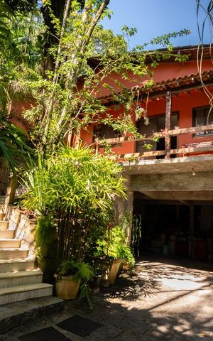 Casa à venda com 391m², 5 quartos e 3 vagas Casa à venda com 391m², 5 quartos e 3 vagasÁrea comum