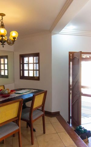 Casa de condomínio à venda com 420m², 4 quartos e 3 vagas Casa de condomínio à venda com 420m², 4 quartos e 3 vagasSala
