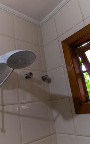 Casa de condomínio à venda com 420m², 4 quartos e 3 vagas Casa de condomínio à venda com 420m², 4 quartos e 3 vagasBanheiro Suíte 2