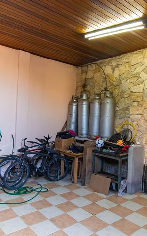 Casa de condomínio à venda com 420m², 4 quartos e 3 vagas Casa de condomínio à venda com 420m², 4 quartos e 3 vagasÁrea comum