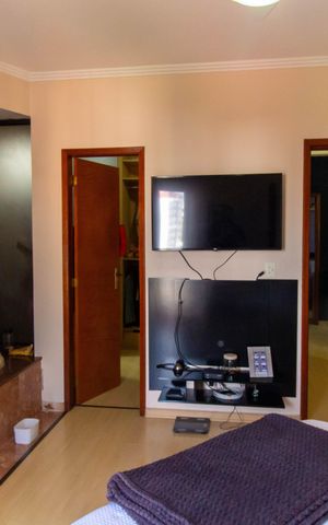 Casa de condomínio à venda com 420m², 4 quartos e 3 vagas Casa de condomínio à venda com 420m², 4 quartos e 3 vagasSuíte 1