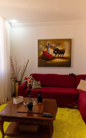 Casa de condomínio à venda com 420m², 4 quartos e 3 vagas Casa de condomínio à venda com 420m², 4 quartos e 3 vagasSala