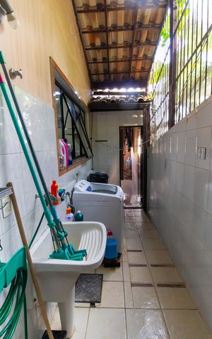 Casa de condomínio à venda com 420m², 4 quartos e 3 vagas Casa de condomínio à venda com 420m², 4 quartos e 3 vagasÁrea de Serviço