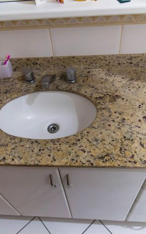 Casa de condomínio à venda com 420m², 4 quartos e 3 vagas Casa de condomínio à venda com 420m², 4 quartos e 3 vagasBanheiro Suíte 2