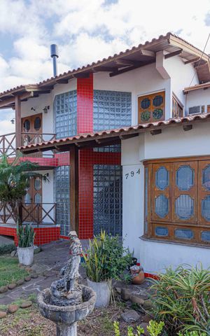 Casa para alugar com 345m², 3 quartos e 4 vagasFachada