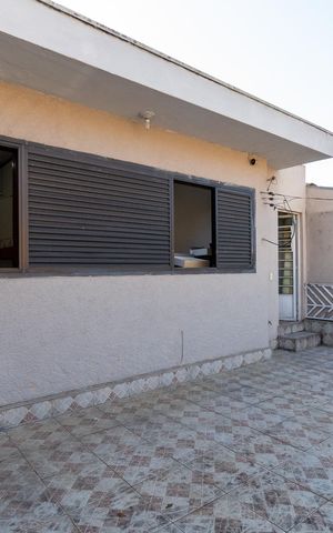 Casa à venda com 200m², 3 quartos e 2 vagasVaranda 