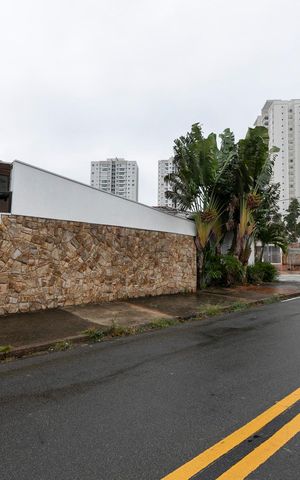 Casa para alugar com 400m², 5 quartos e 6 vagas Casa para alugar com 400m², 5 quartos e 6 vagasFachada