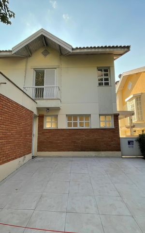 Casa de condomínio para alugar com 180m², 3 quartos e 2 vagas Casa de condomínio para alugar com 180m², 3 quartos e 2 vagasFachada
